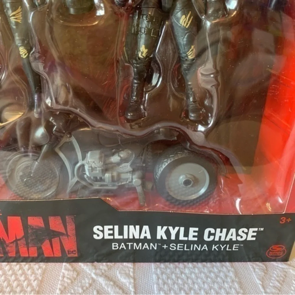 NIB The Batman Selina Kyle Chase Action Figure Set‎ by DC